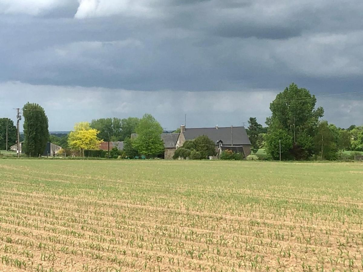 Welcoming And Peaceful Bed And Breakfast Fougerolles-du-Plessis Exterior foto